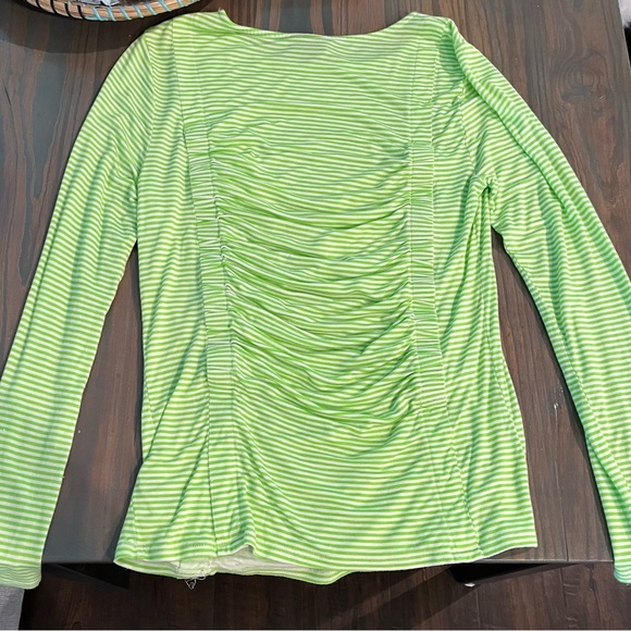 Summer SUPER soft shirt. Great condition - Picture 4 of 5